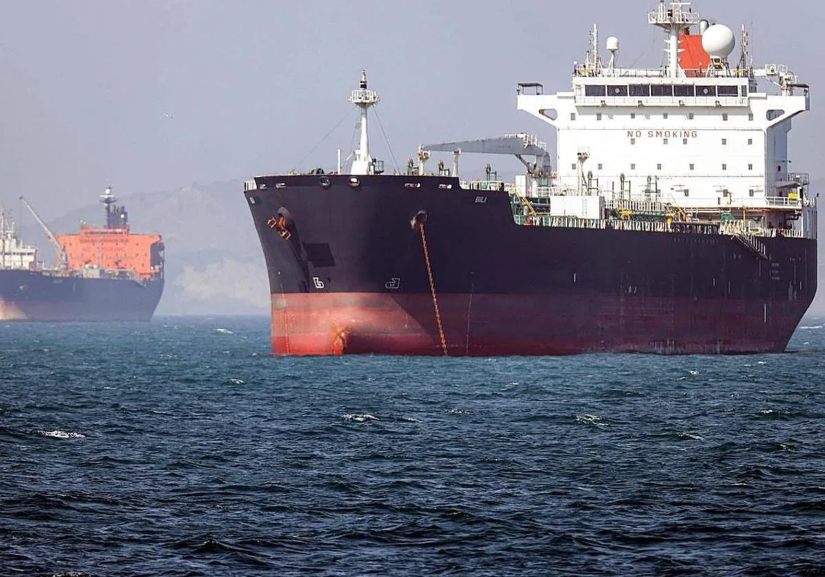 Hombres armados secuestran un petrolero en Yemen y lo desvían a Somalia