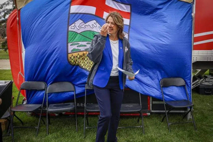 ‘Why walk away?’: Emotional Danielle Smith speaks against separation at online forum