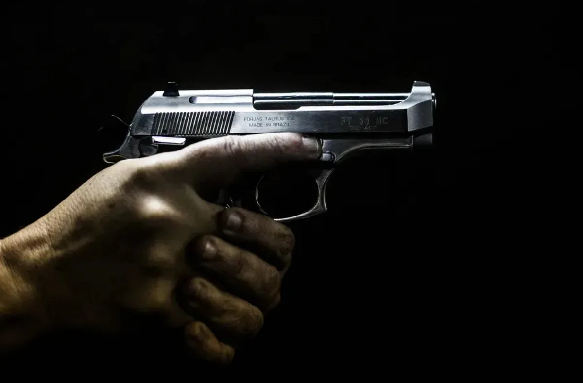 Homem é morto com tiros na cabeça em Maceió; suspeito é um adolescente de 14 anos