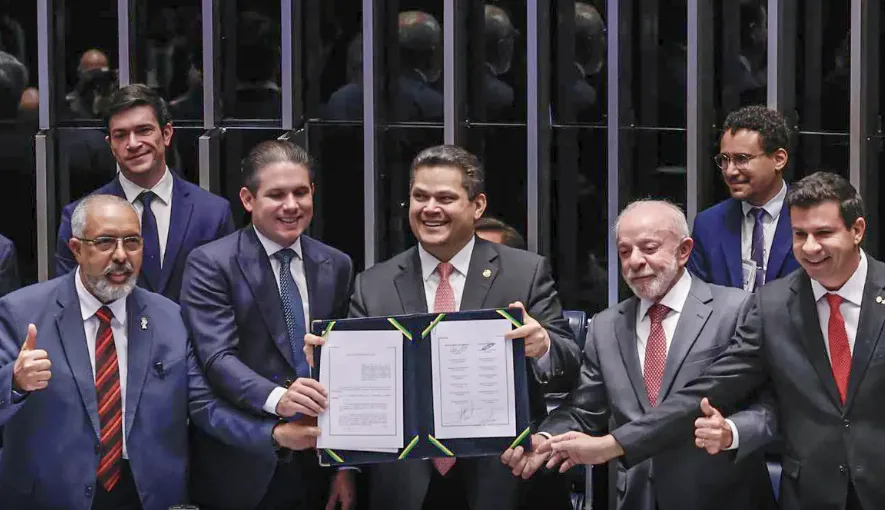Congresso promulga fim da escala 6x1, que começa a valer em 60 dias