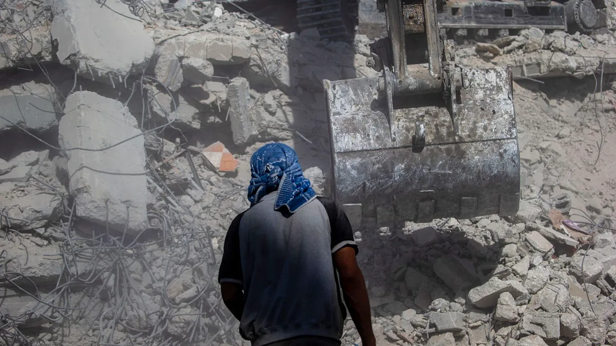 Al menos 20 muertos y 60 desaparecidos en el derrumbe de un edificio en la Franja de Gaza