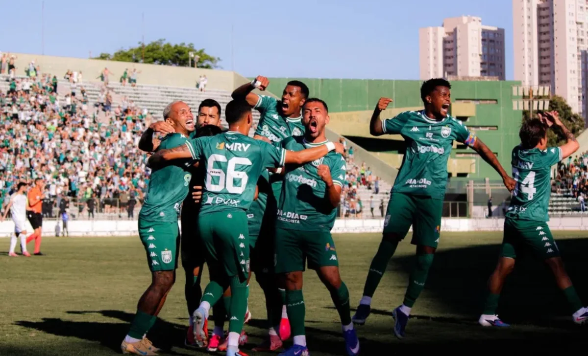 Clube supera falência de SAF e conquista acesso histórico após dívidas