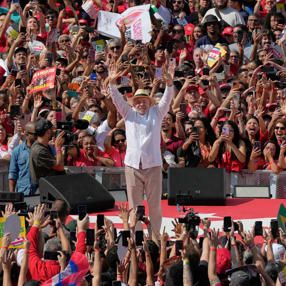 Brasilien - Lula und Sohn von Bolsonaro eröffnen Präsidentschaftswahlkampf