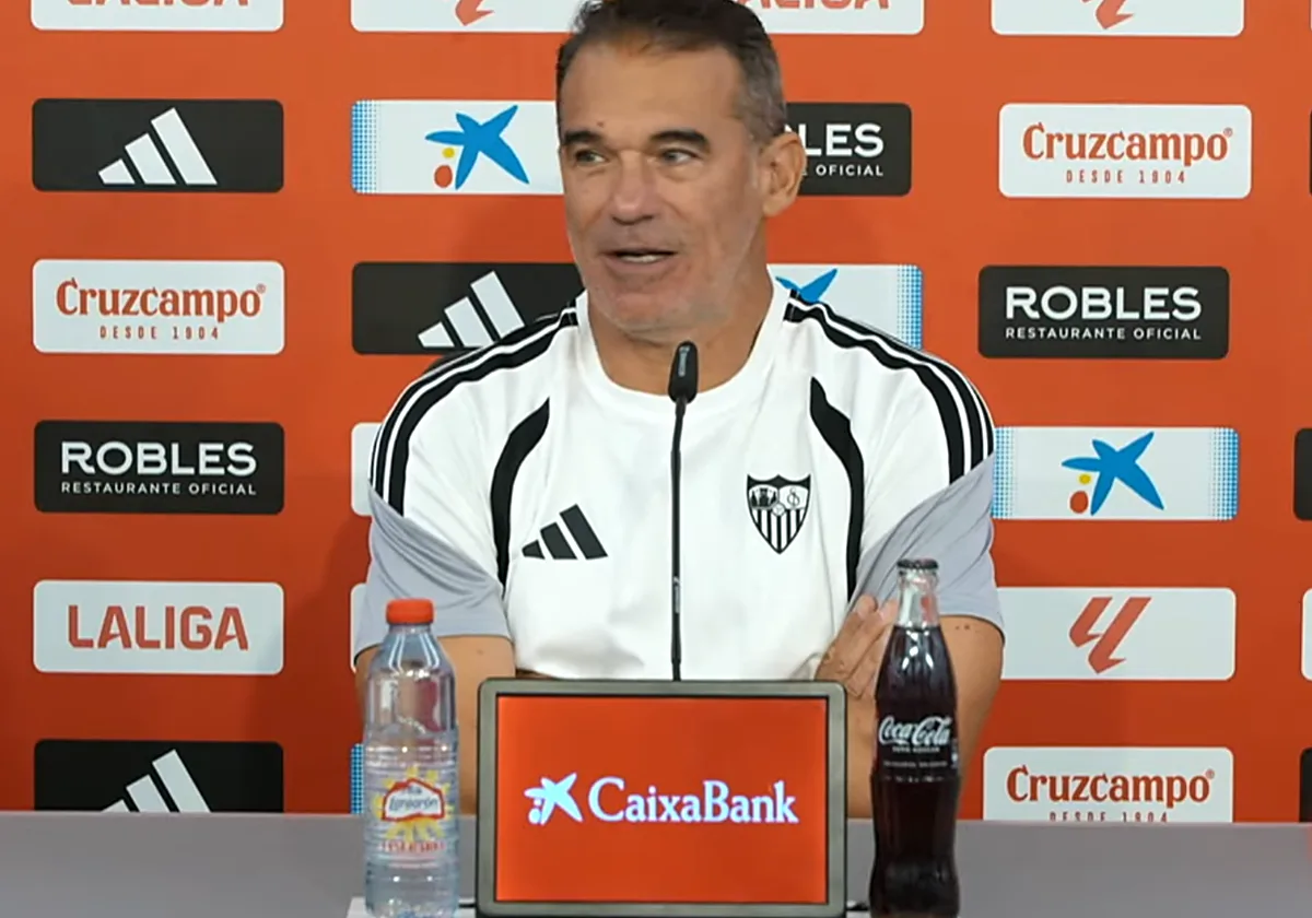 García Plaza, sobre los fichajes prioritarios para el Sevilla FC: «No hay una posición, hay muchas posiciones»