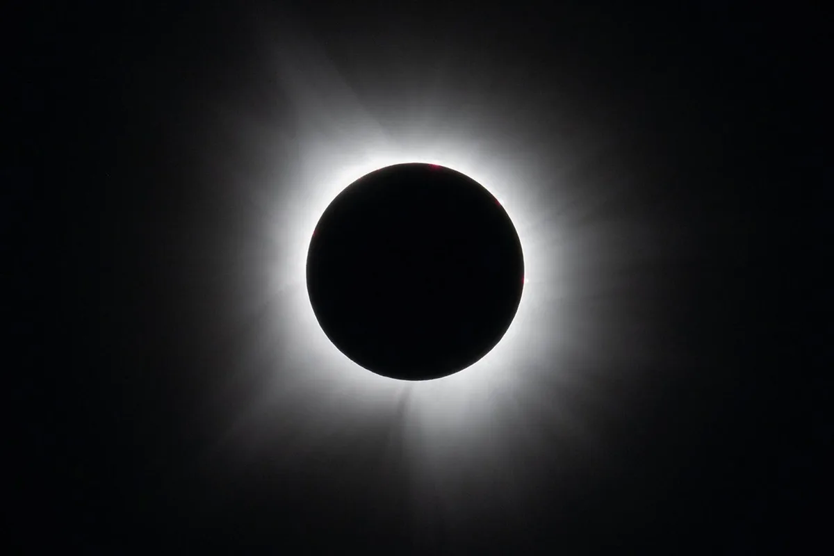 Un anochecer anticipado sorprendió a miles de personas durante el eclipse solar en España