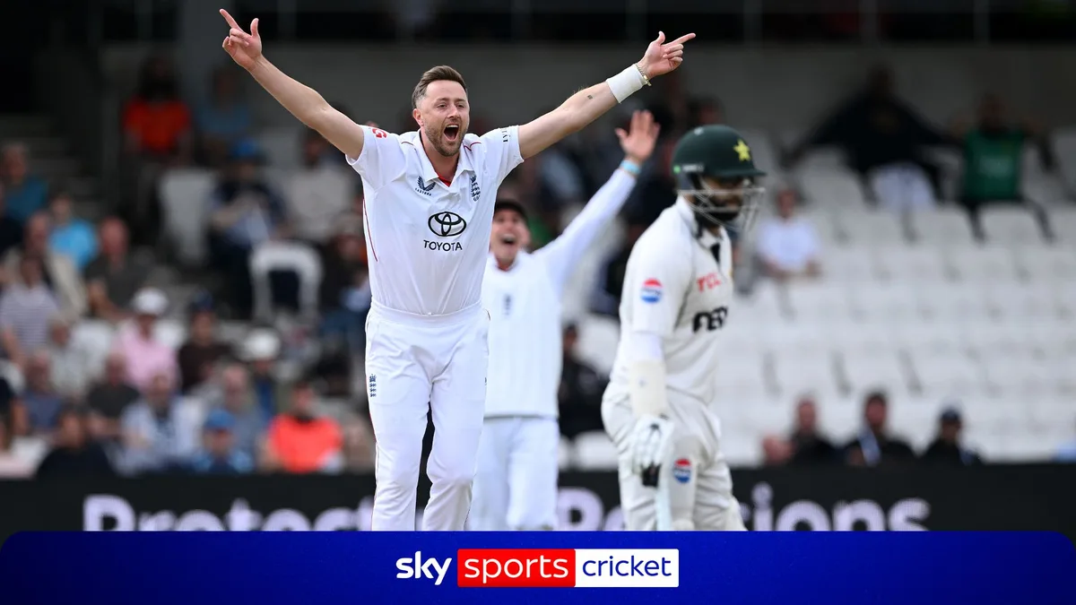 PLATINUM DUCK! | Robinson strikes with very first ball of the Test!
