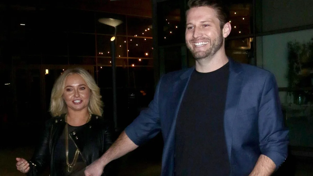 Hayden Panettiere fue trasladada al hospital en camilla dos veces mientras vivía con Brian Hickerson, según una vecina