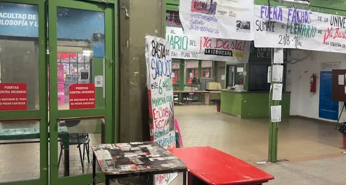 Tomaron la Facultad de Filosofía y Letras de la UBA y permanecerá así hasta la marcha del 15 de octubre