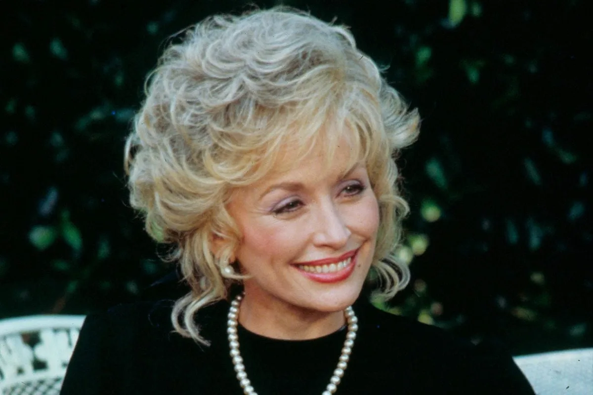 Dolly Parton: 5 películas que demostraron que también era una estrella de cine a la altura de Julia Roberts o Sylvester Stallone