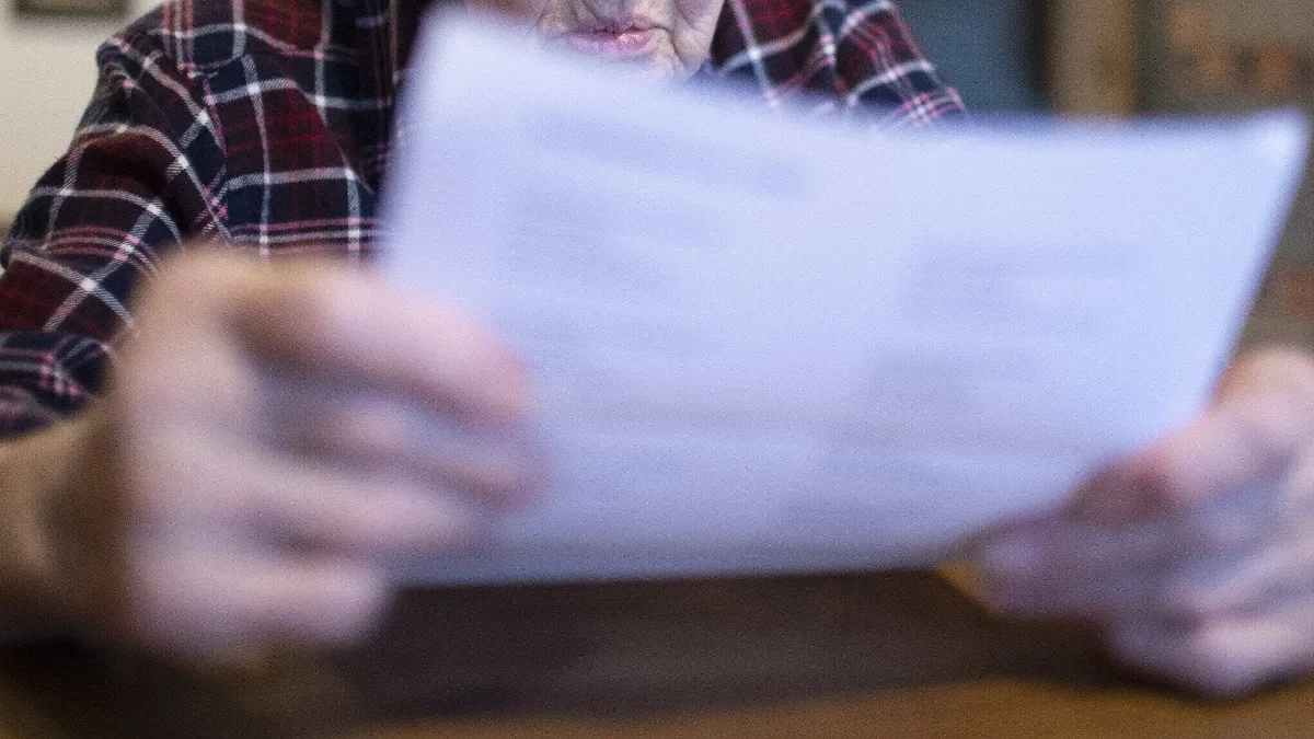 Walter (76) hat Schmerzen beim Gehen – für 10-minütigen Arzttermin soll er jetzt 1733 Euro zahlen