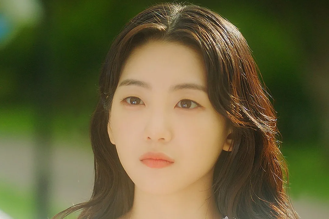 Cho Yi Hyun Dishes On Her Chemistry With Jin Young In New Romance Drama “Summer Vacation”
