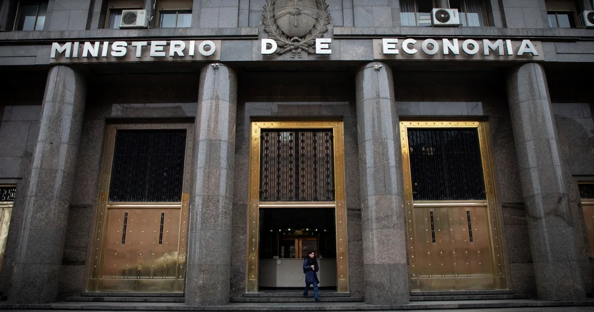 Por las emisiones de bonos en pesos, la deuda pública creció US$ 31.500 millones en lo que va del año