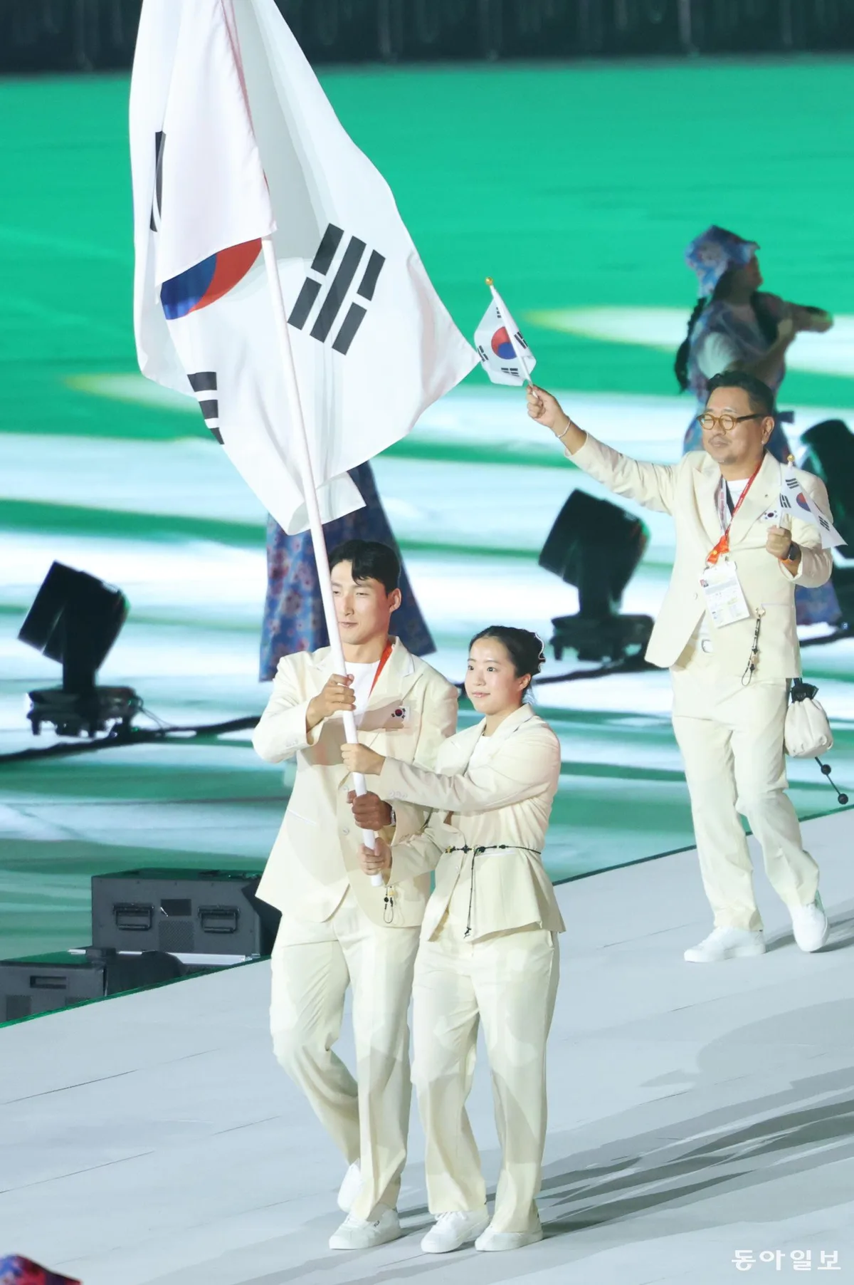 신유빈-김동용 앞세워 16번째로 입장한 한국…AG 공식 개회