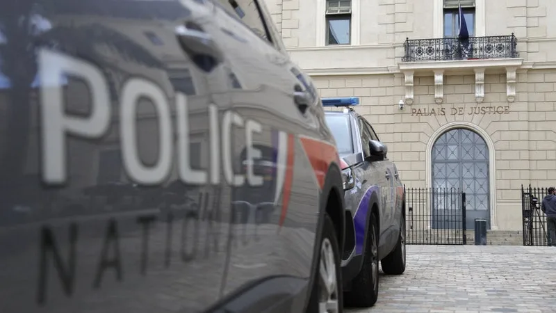 Trois personnes mises en examen après la découverte d'un homme mutilé à la langue et au sexe à Calais