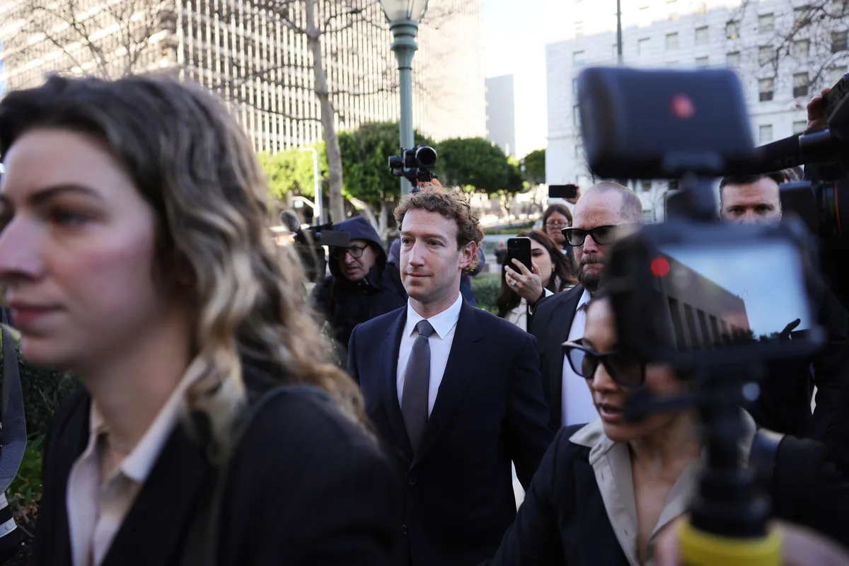 Réseaux sociaux : en 2026, la pression sur les plateformes s’accentue partout dans le monde