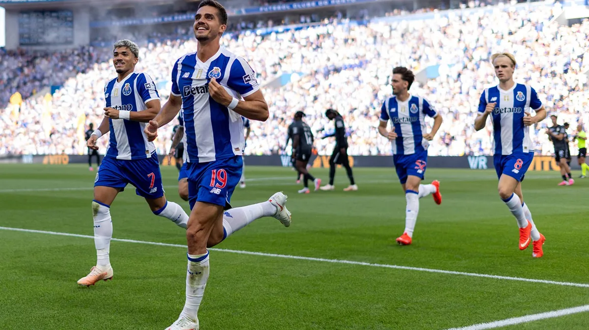 FC Porto: leitores de A BOLA querem dois regressos para o Arouca (fotos)