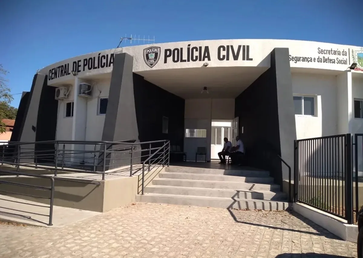 Homem é preso suspeito de ameaçar mulher e atear fogo em casa, em Cajazeiras