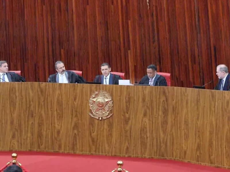 TSE adia julgamento e trava repasse do fundo eleitoral a partidos
