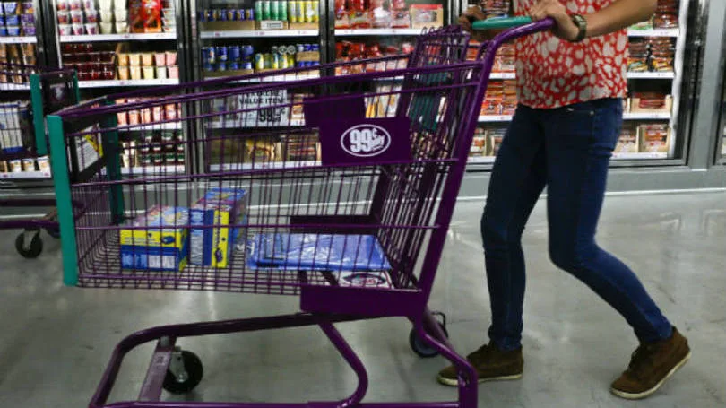 Vendas no varejo caem 0,8% em julho, com recuo em 20 estados