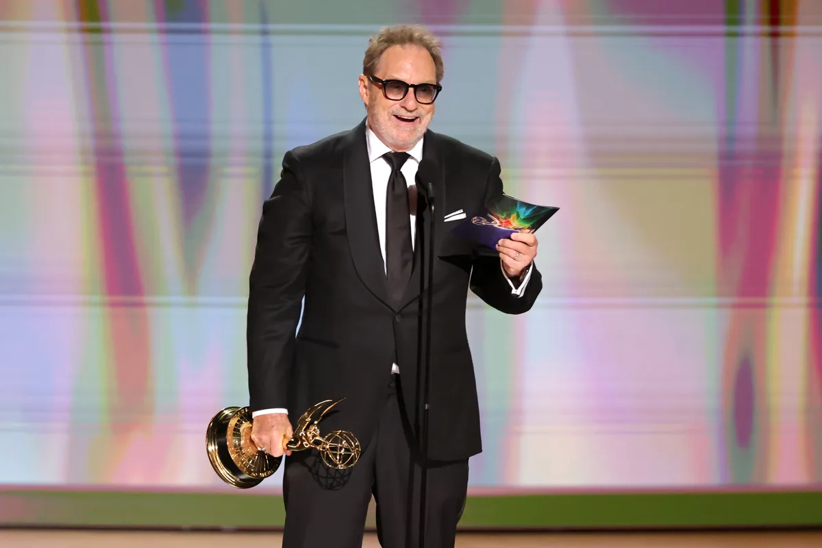Stephen Root Shouts Out Fellow Emmy Nominee Harrison Ford As He Lands First Statuette For ‘Widow’s Bay’ Role
