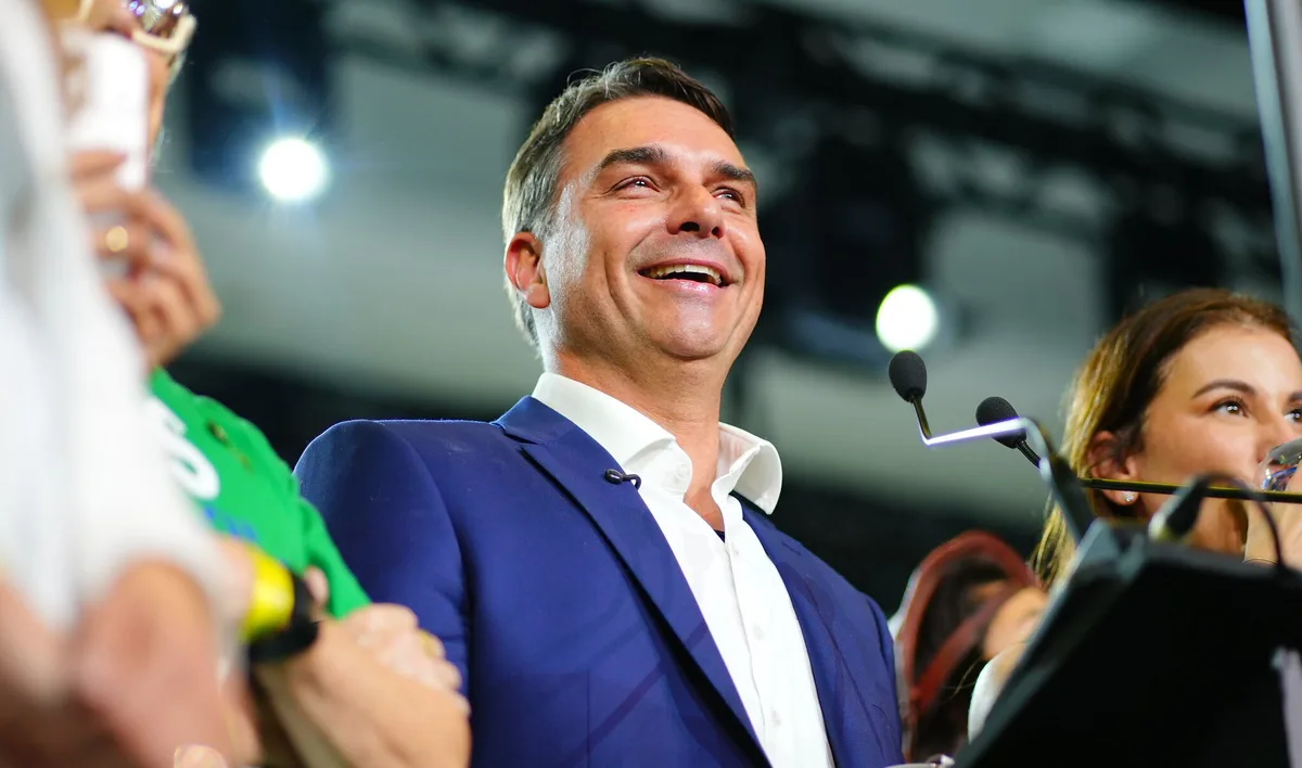 Quaest: Flávio amplia vantagem entre eleitores da direita não bolsonarista