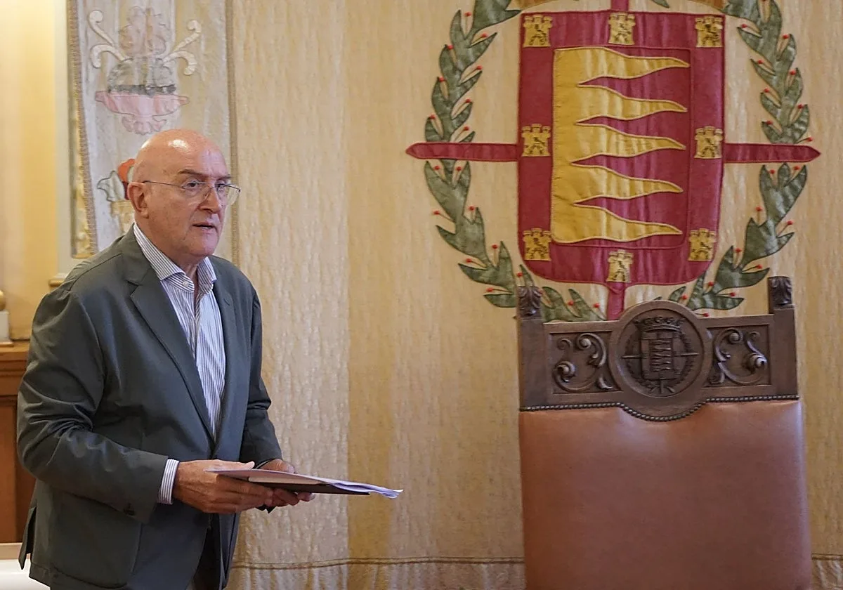 Carnero defiende que el Ayuntamiento «protege» a las víctimas de violencia de género y reclama a Redondo más fondos