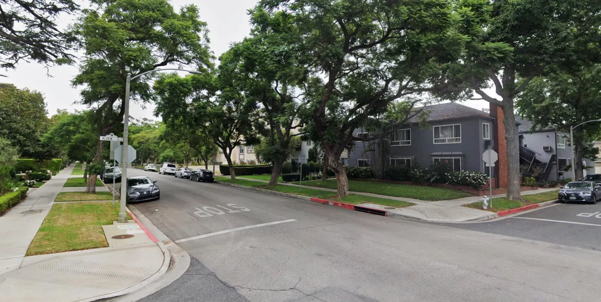 Beverly Hills alley fight leaves one man dead, another wounded