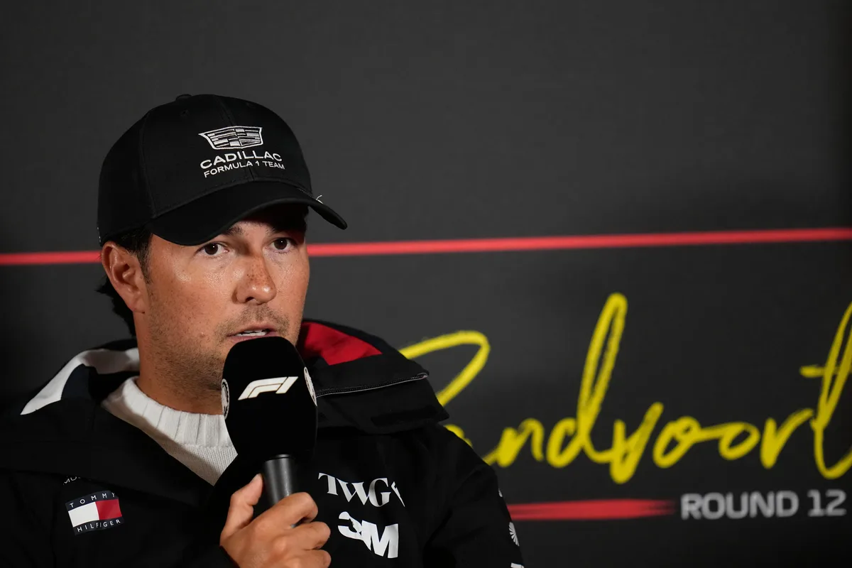 Checo Pérez largará 21 en la Sprint de Países Bajos; Russell conquista la pole