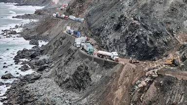 Menschen werden vom Highway gerettet