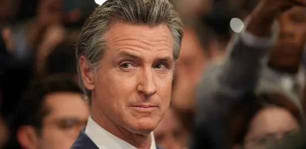EUA: Newsom assina decreto para criar 'interruptor de emergência' para a IA