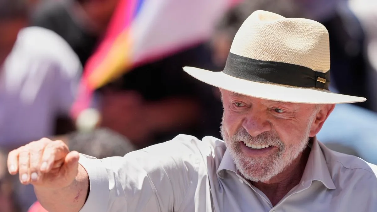 Lula’s government in Brazil lowers fuel prices ahead of runoff vote against Flavio Bolsonaro