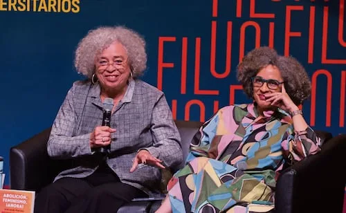 Sheinbaum reconoce a Angela Davis por lucha racial y de género; "es una mujer admirable", expresa
