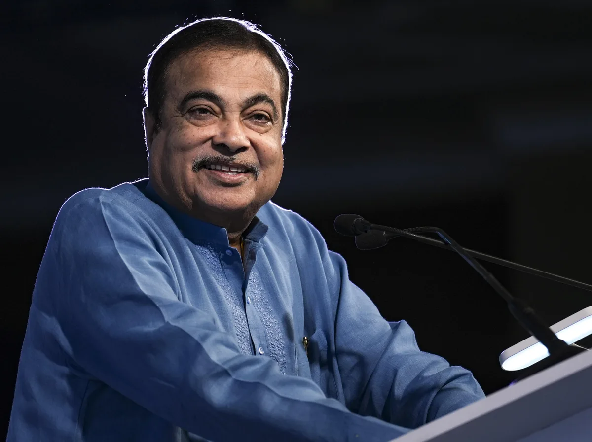 Nitin Gadkari warns of strict action against faulty project reports