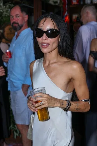 Fonte revela planos de Harry Styles e Zoë Kravitz para casamento e quando a cerimônia deve acontecer Fonte revela planos de Harry Styles e Zoë Kravitz para casamento e quando a cerimônia deve acontecer