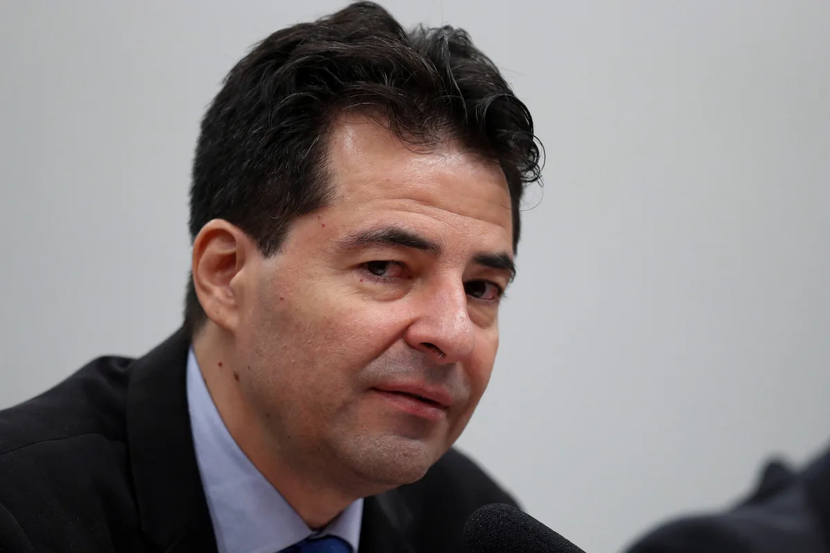 Representante da campanha diz que governo de Flávio Bolsonaro não privatizaria Banco do Brasil, Caixa e Petrobras