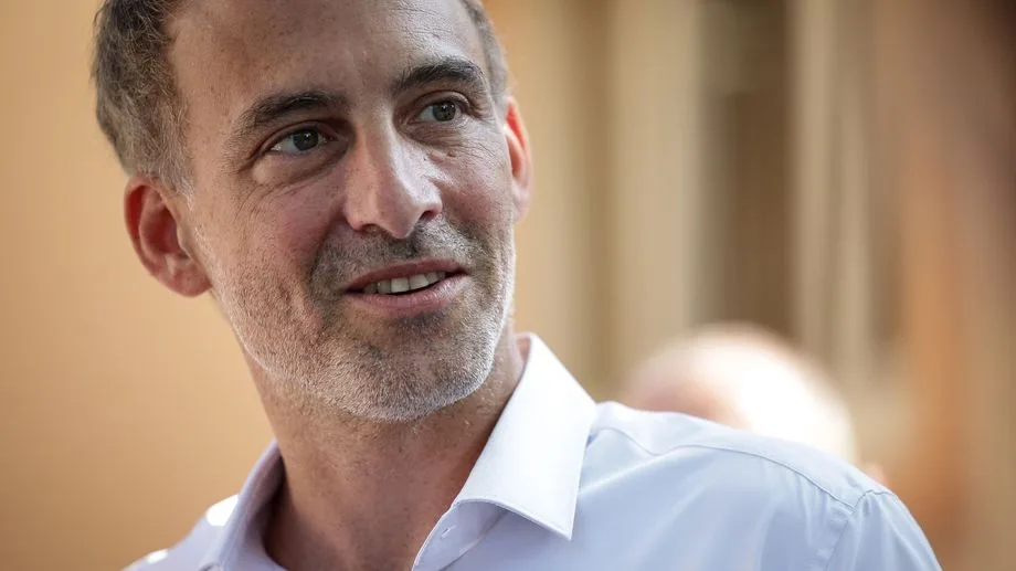 Présidentielle 2027 : Raphaël Glucksmann annonce sa candidature à la primaire organisée par le PS