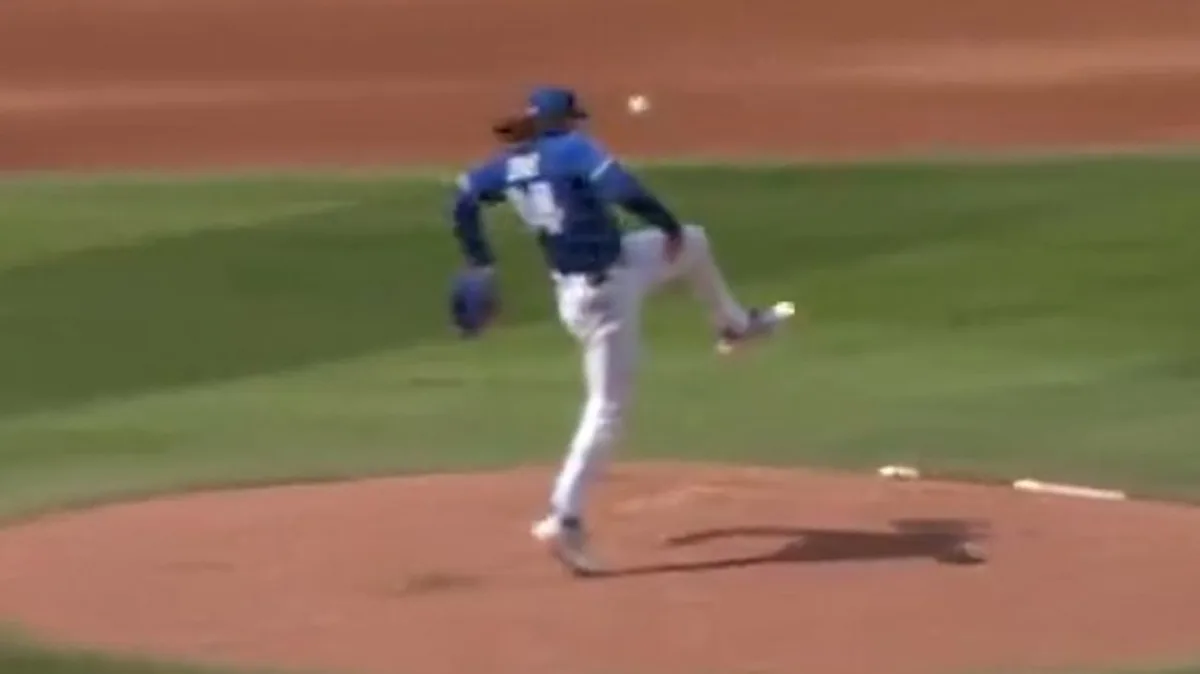 Blue Jays’ Cease kicks ball up to himself to complete slick out on Alonso