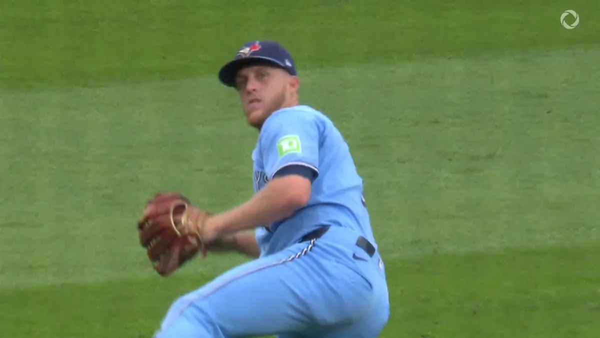 Blue Jays’ Myles Straw takes away hit with diving grab