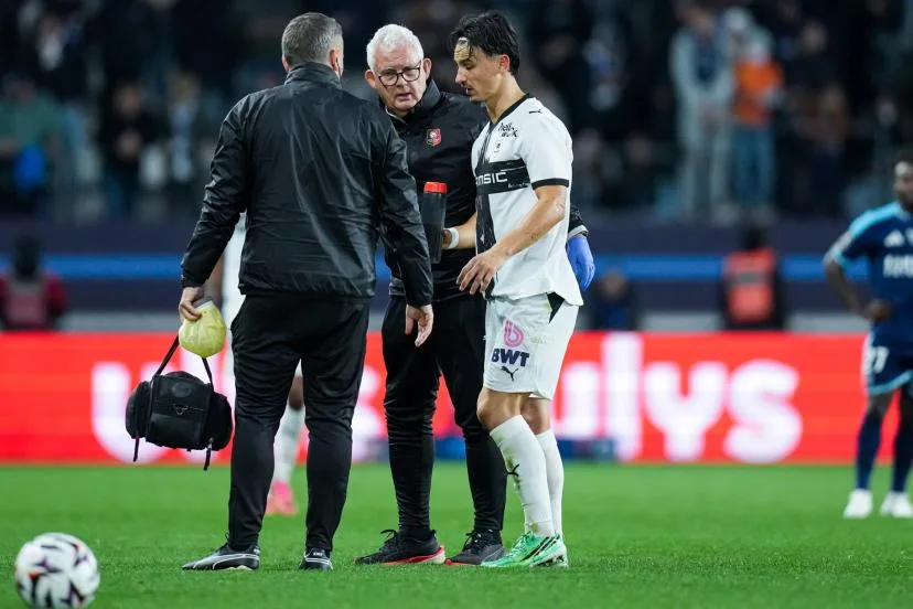 « Je ne vois pas comment il pourrait jouer jeudi » : Rennes s'inquiète pour Estéban Lepaul, sorti sur blessure après son triplé historique sur penalty