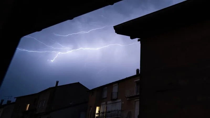 Orages: neuf départements placés en vigilance orange ce lundi
