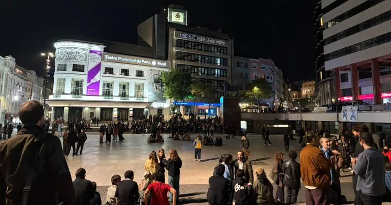 Acampada do Porto. O dia de espera por "muito mais gente"