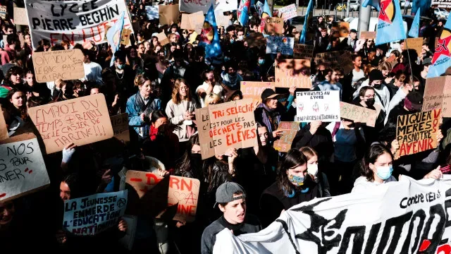 França. Autorizado uso de granadas de atordoamento em protestos de sábado
