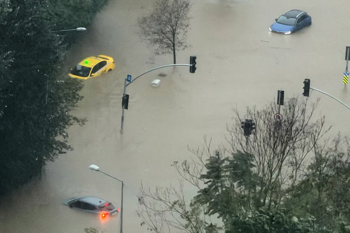 Mueren dos personas a causa de las lluvias torrenciales en Estambul