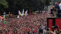 Manifestações de rua podem mudar os rumos do segundo turno?