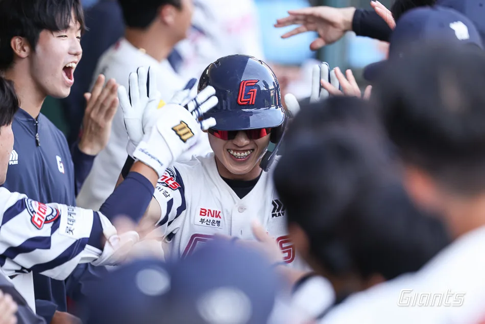 롯데 ‘고춧가루’에 LG 울고 KIA 웃었다…프로야구 3위 싸움 변수 된 ‘거인 군단’