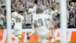 Kökcü faz duas assistências na goleada do Besiktas sobre o Marselha