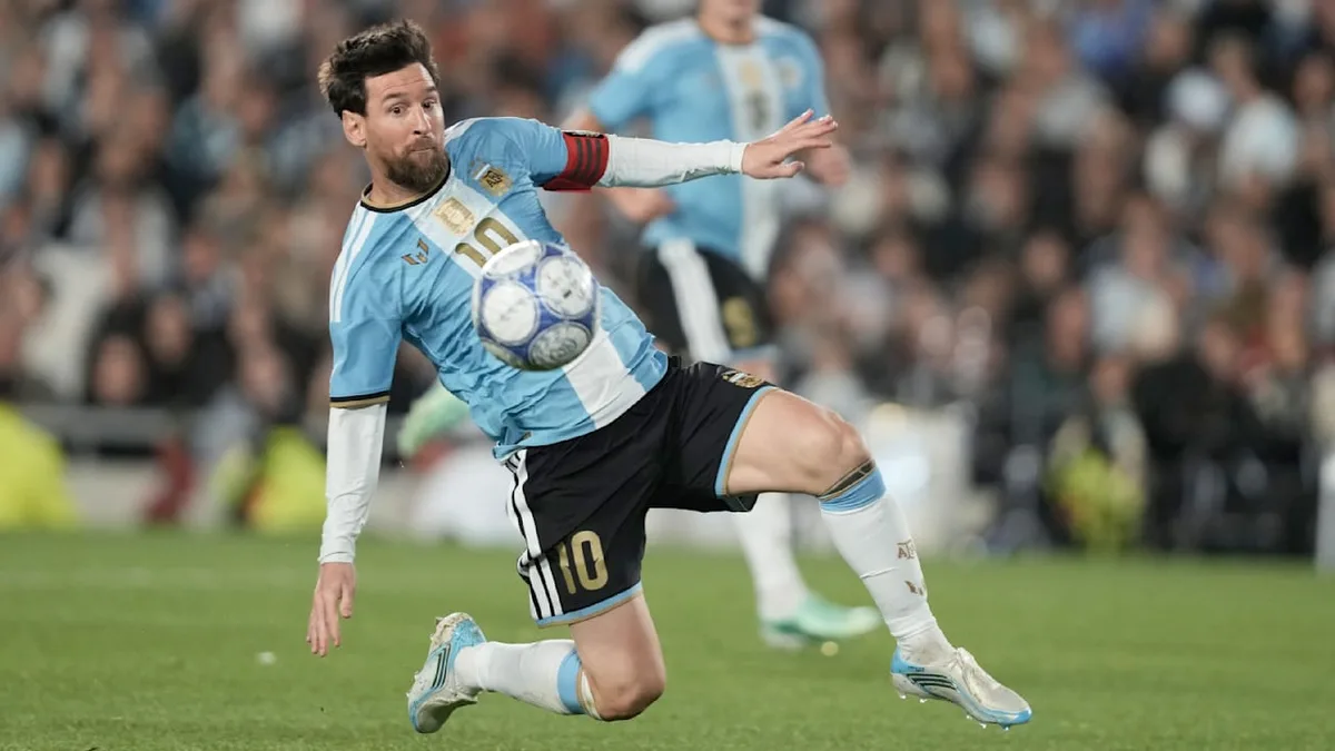 Er schickte ihm ein Paket - Messi überrascht Bundesliga-Star