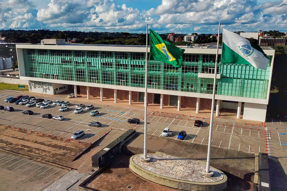 Candidatos a governador do Paraná fazem segundo dia de campanha eleitoral
