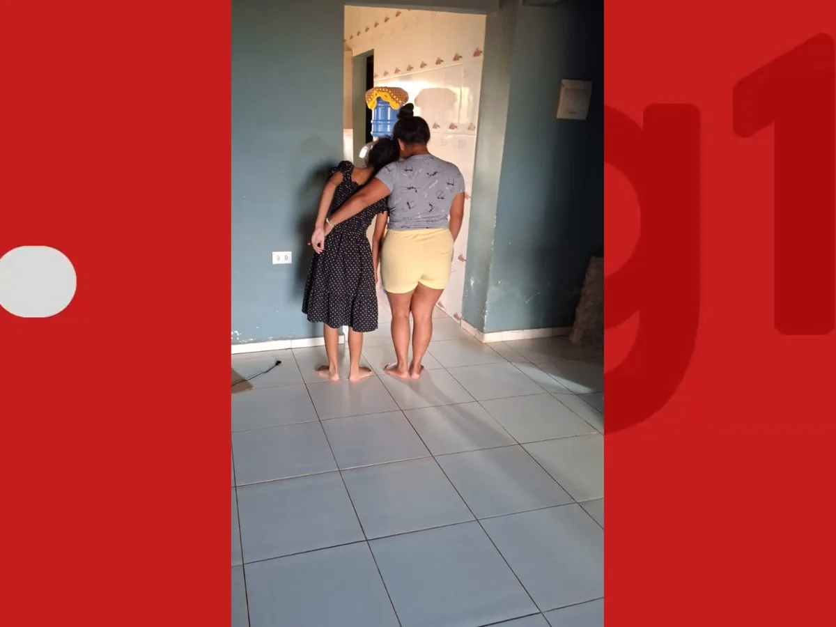 Após mais de um mês internada, menina que foi obrigada a ingerir soda cáustica recebe alta no Acre