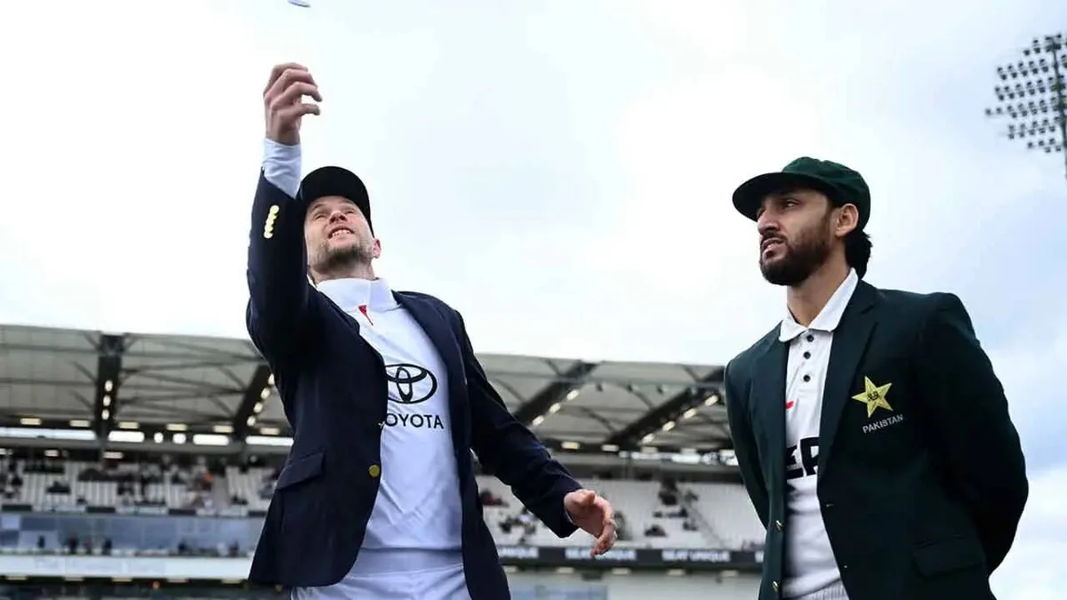 ENG vs PAK LIVE: All eyes on Smith as England seek to stretch lead